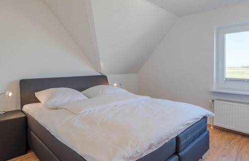 West Husum House | Holiday home Deichblick in Husum for up to 4 people
