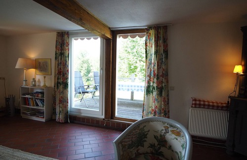 Wanfried House | Holiday Home 'Deputatshaus Auf Dem Gut Marienhof' with Private Terrace, Shared Garden and Wi-Fi