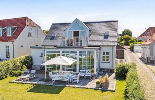 Assens House | Holiday Home Devis - 75m from the sea by Interhome