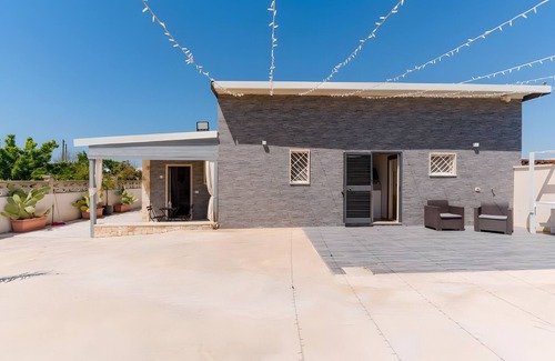 Torre Ovo House | Holiday Home 'Dilauro Con Piscina 2' with Shared Pool, Shared Terrace and Air Conditioning
