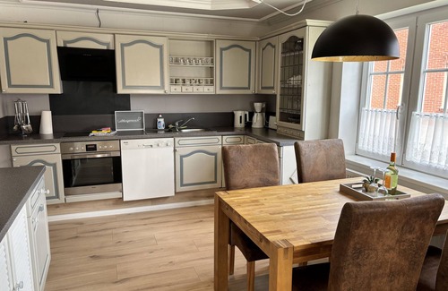 Pilsum House | Holiday Home 'Dirks Huus' with Private Terrace, Private Garden and Wi-Fi