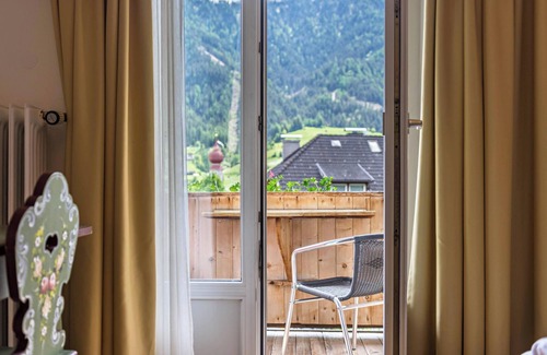 Ortisei House | Holiday Home 'Dolomiti Rondula' with Mountain View, Shared Pool and Wi-Fi