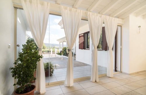 Irgoli House | Holiday Home 'Domo Bonaeras' with Mountain View, Wi-Fi and Air Conditioning