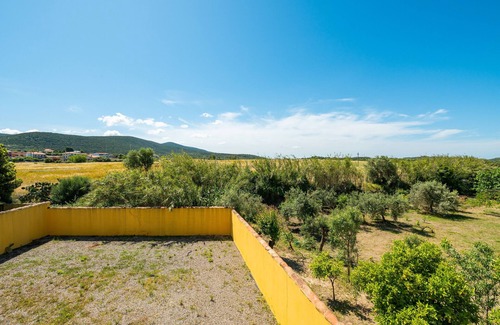 Giba House | Holiday Home 'Domus Luna' with Lake View, Terrace & A/C