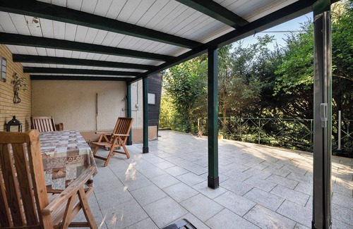 Nettersheim House | Holiday Home "Eine Quelle der Ruhe und Erholung" with Terrace, Garden & Wi-Fi