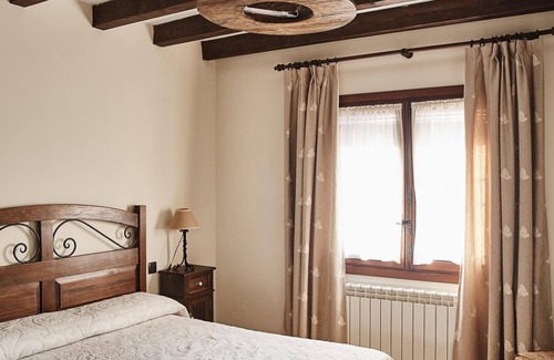 Hontanar House | Holiday Home 'El Cantueso 1' with Mountain View, Wi-Fi and Air Conditioning