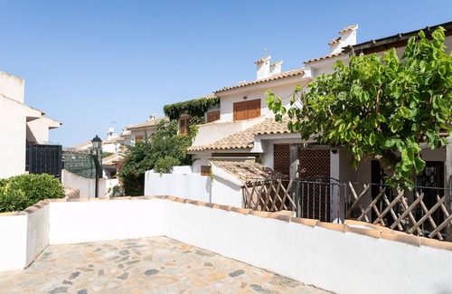 Monte Faro House | Holiday Home 'El Descanso del Faro' with Shared Pool & Wi-Fi