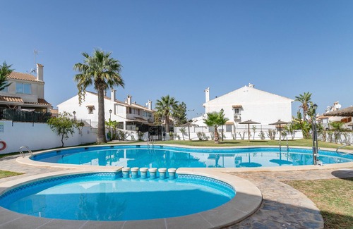 Monte Faro House | Holiday Home 'El Descanso del Faro' with Shared Pool & Wi-Fi