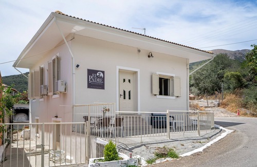 Sivros House | Holiday Home 'El Padre Residence' with Mountain View, Wi-Fi and Air Conditioning