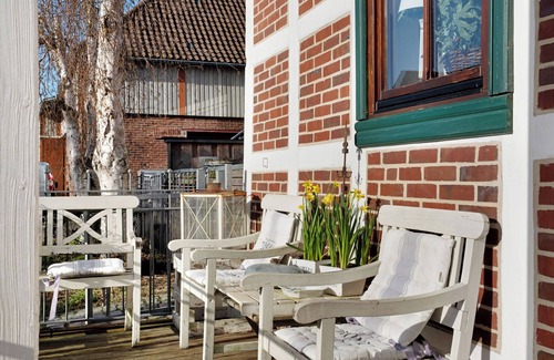 Stade House | Holiday Home 'Elbparadies' with Private Terrace and Wi-Fi