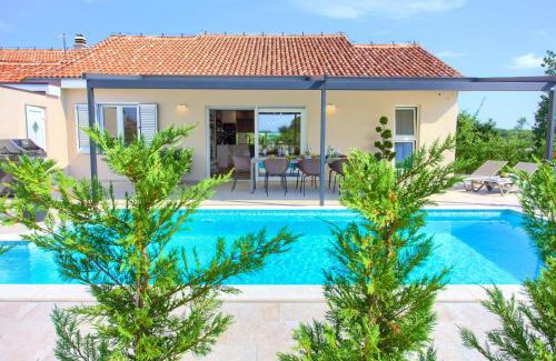 Vrh Villa | Holiday Home Elegant