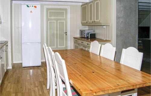 Nesset House | Holiday Home Eresfjord Jovollstua