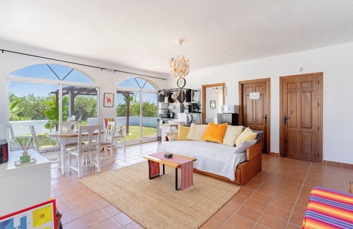 Alhaurin el Grande Villa | Holiday Home 'Finca Lavinia' with Mountain View, Wi-Fi and Air Conditioning