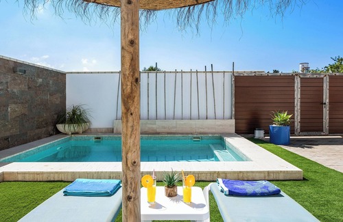 El Palmar House | Holiday Home 'Casa Orilla Sur A' close to the Beach with Pool & Wi-Fi