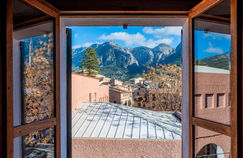 Soller House | Holiday Home 'Es Mercat' with Private Terrace, Wi-Fi and Air Conditioning
