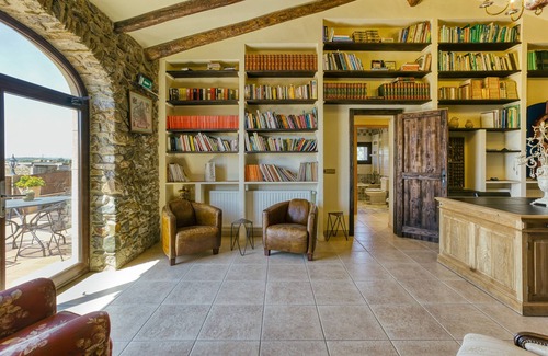 Mollet de Peralada House | Holiday Home "Mas Renart" with Mountain View, Pool, Wi-Fi, Garden & Terrace