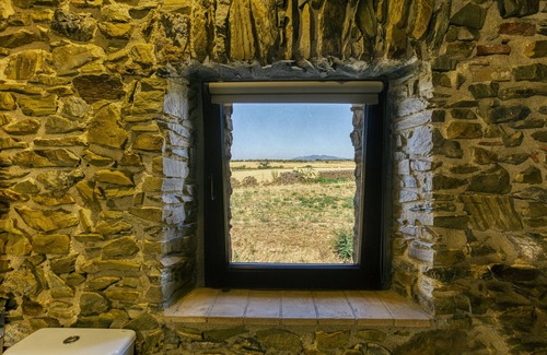 Mollet de Peralada House | Holiday Home "Mas Renart" with Mountain View, Pool, Wi-Fi, Garden & Terrace
