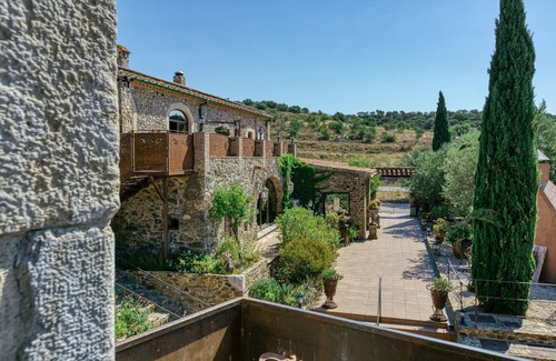 Mollet de Peralada House | Holiday Home "Mas Renart" with Mountain View, Pool, Wi-Fi, Garden & Terrace