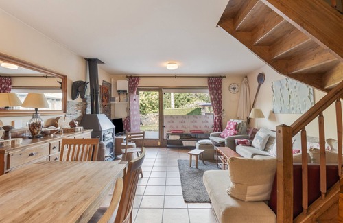 Bellver de Cerdanya House | Holiday Home 'Vall Bellver' with Mountain View, Private Terrace and Wi-Fi