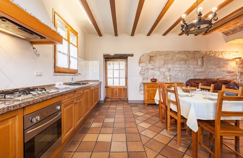 Sant Marti de Tous House | Holiday Home 'El Cup' with Mountain View, Shared Pool and Wi-Fi