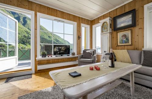 Balestrand House | Holiday Home Eseviki by Interhome