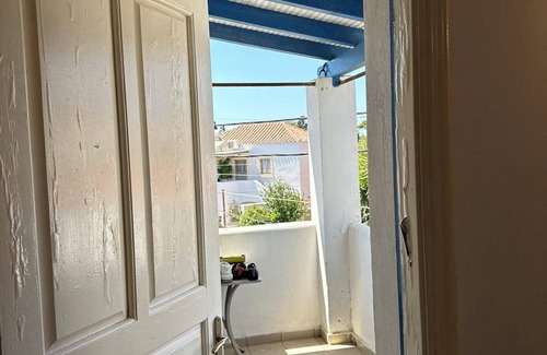Kithira House | Holiday Home 'Family Apartment In Potamos Kythira' with Mountain View, Wi-Fi and Air Conditioning