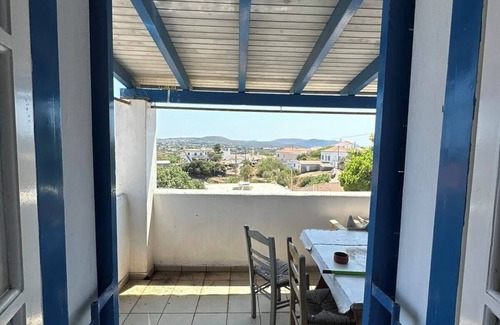 Kithira House | Holiday Home 'Family Apartment In Potamos Kythira' with Mountain View, Wi-Fi and Air Conditioning