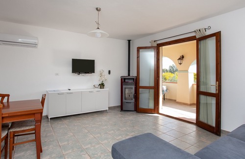 Monte Longu House | Holiday Home "Family Villa Monte Longu" with Wi-Fi, Terrace & A/C