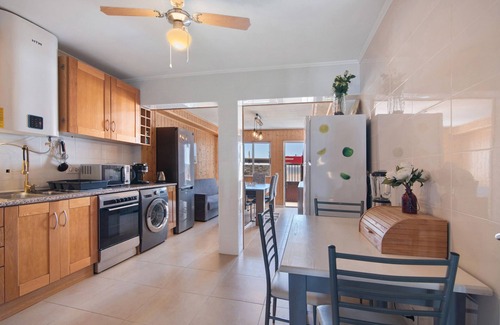 Albufeira House | Holiday Home 'Family' with Private Terrace and Wi-Fi