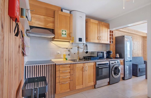 Albufeira House | Holiday Home 'Family' with Private Terrace and Wi-Fi