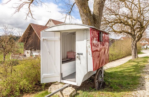 Frankenhofen House | Holiday Home 'Ferienhaus Em Biehl' with Terrace, Garden & Wi-Fi