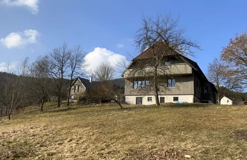 Huzenbach House | Holiday Home 'Ferienhaus Lug Ins Tal' with Mountain View, Private Terrace and Wi-Fi