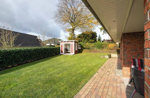Schwabstedt House | Holiday Home 'Ferienhaus Ingwersen' with Private Terrace, Private Garden and Wi-Fi