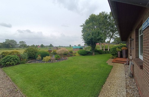 Klixbull House | Holiday Home 'Ferienhaus Klixbüll' with Private Terrace, Private Garden and Wi-Fi