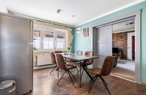 Bautzen House | Holiday Home 'Ferienhaus Unterm Schloss' with Balcony and Wi-Fi