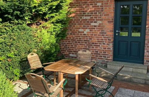 Malchin House | Holiday Home 'Ferienhaus Alte Försterei' with Private Terrace, Private Garden and Wi-Fi