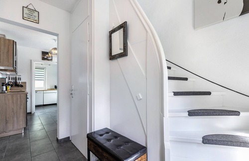Stadum House | Holiday Home 'Ferienhaus Magda ' with Private Terrace, Private Garden and Wi-Fi