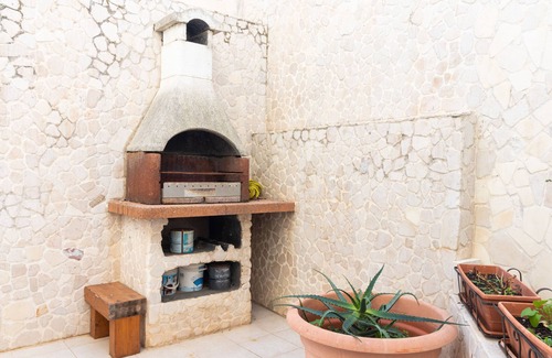 Adelfia House | Holiday Home 'Fiordiloto Apartment' with Private Terrace, Wi-Fi and Air Conditioning