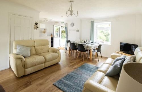 Henfield House | Holiday Home Fir Cottage by Interhome