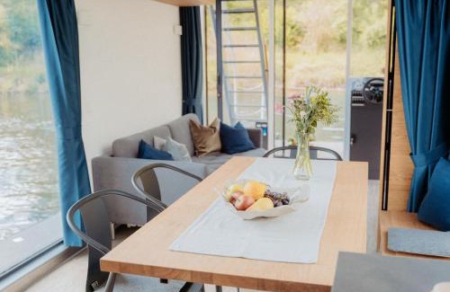 Mettlach House | Holiday Home Floating Home-Hausboot Saarschleife by Interhome