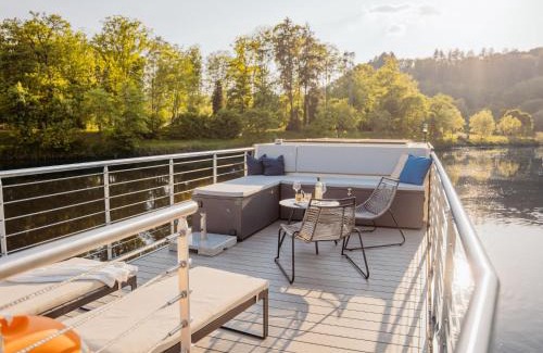 Mettlach House | Holiday Home Floating Home-Hausboot Saarschleife by Interhome