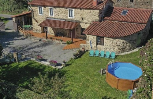 Viano Pequeno House | Holiday Home 'Fonte Do Barro Y Spa Optional' with Mountain Views, Private Pool and Wi-Fi