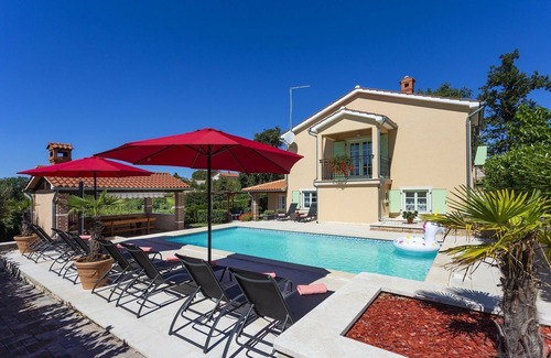 Muzini Villa | Holiday home for 10, 175 m² with pool in quiet surroundings