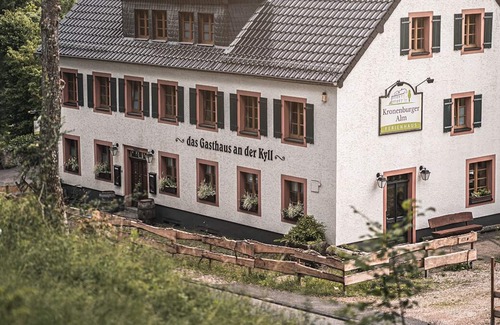 Kronenburg House | Holiday home for 22 guests with 400m² in Kronenburg (181999)