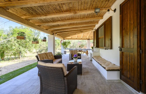 Tertenia House | Holiday Home 'Foxi Lioni' with Private Terrace, Private Garden and Air Conditioning