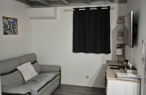 Carcans House | Holiday Home 'Ctl - Carcans, Médoc' with Private Terrace, Wi-Fi and Air Conditioning