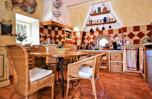 Mons House | Holiday Home 'Mas Des Magnarelles' with Private Pool, Private Garden and Wi-Fi