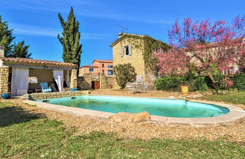 Mons House | Holiday Home 'Mas Des Magnarelles' with Private Pool, Private Garden and Wi-Fi