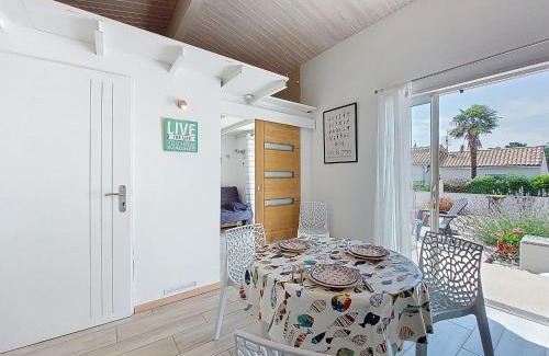 Saint-Palais-sur-Mer House | Holiday Home Les Hauts du Parc by Interhome