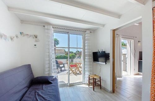Saint-Palais-sur-Mer House | Holiday Home Les Hauts du Parc by Interhome